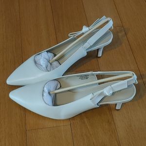 Aerosoles cream size 11 kitten heels